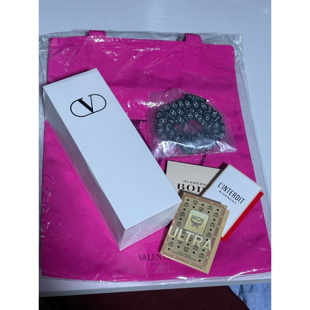 Parfum Samples & Beauty Pink Water Bottle, Tote & Scrunchie GWP